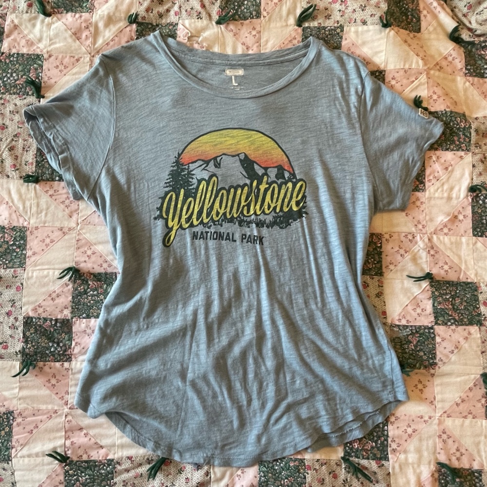 Natl. Park Graphic Tee | Yellowstone | American Eagle Tailgate | Women’s Large